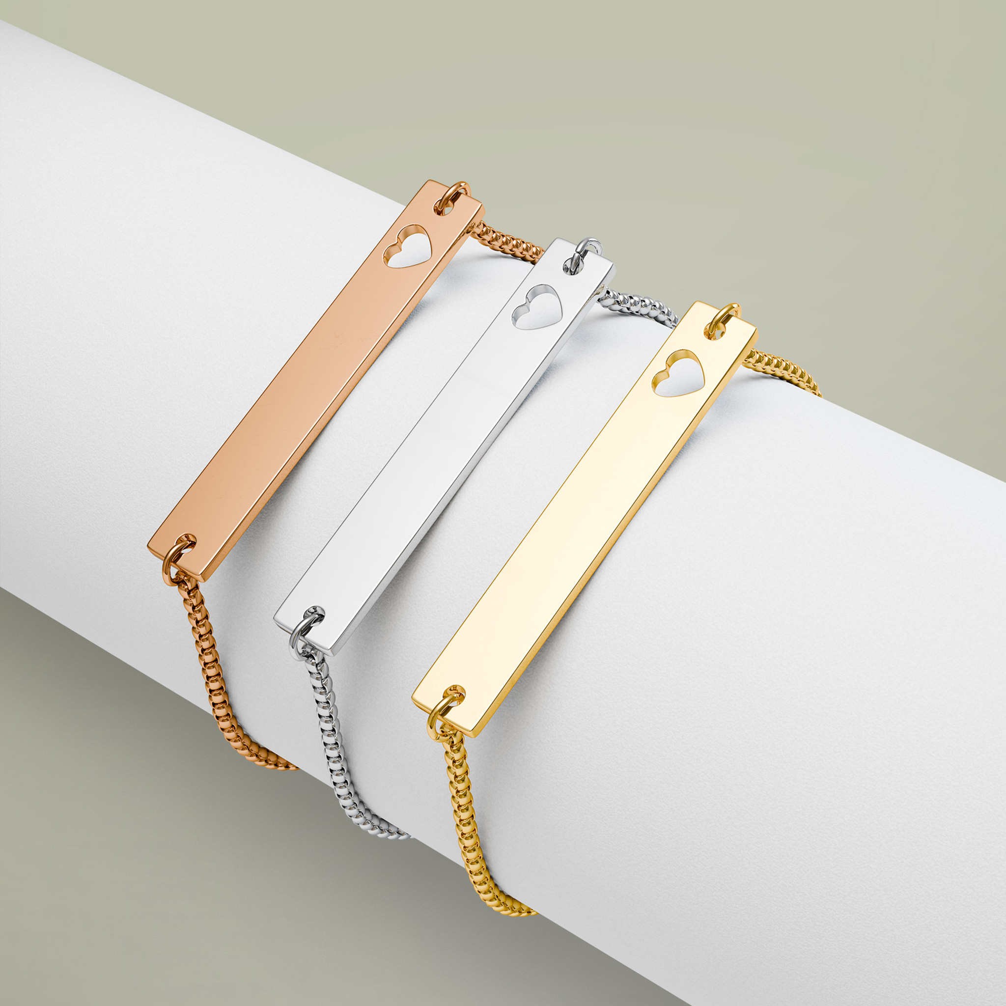 Adjustable Flat Cutout Heart Bar Bracelet (Engraving)Design