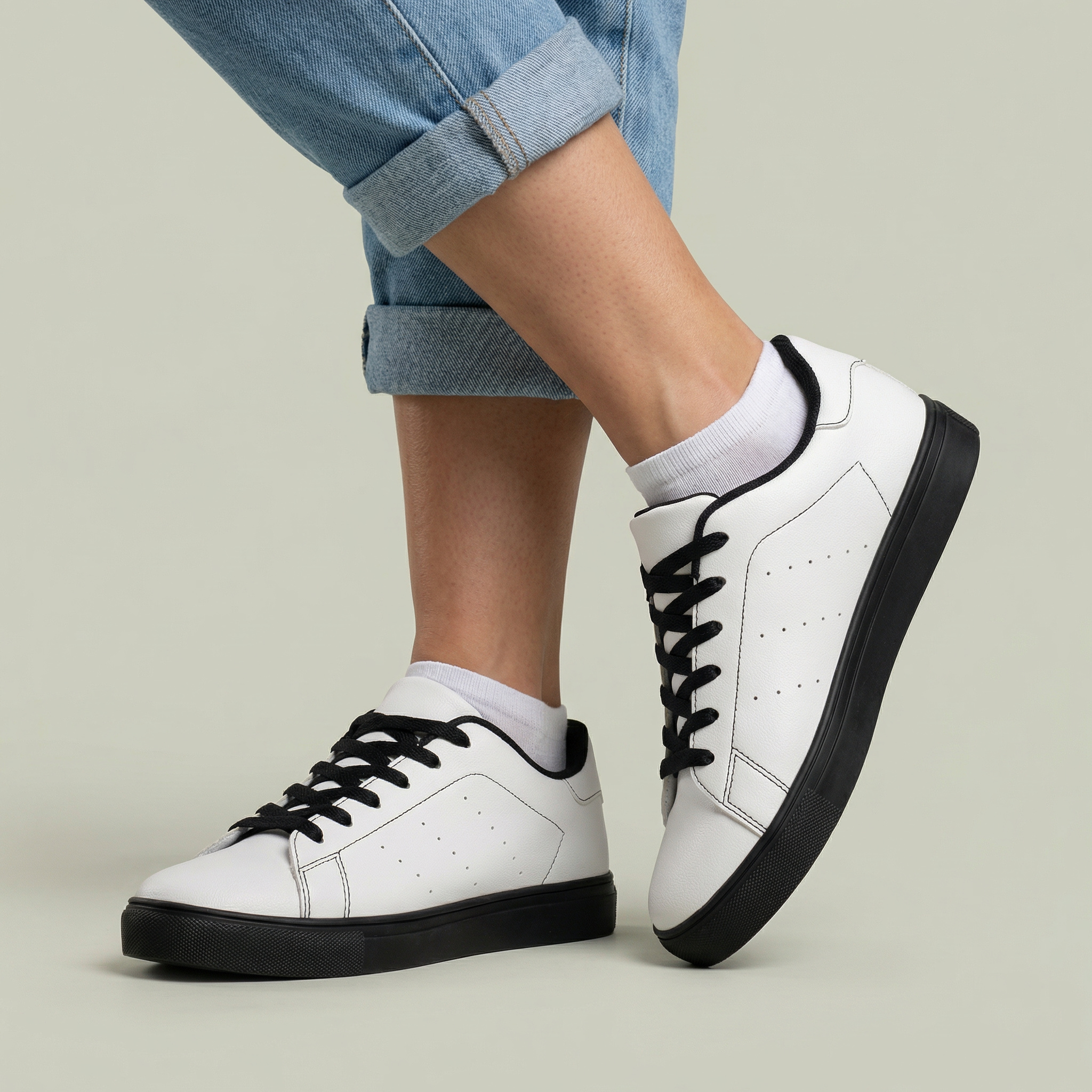 Women's Low-Top Leather Sneakers - Thumbnail Image